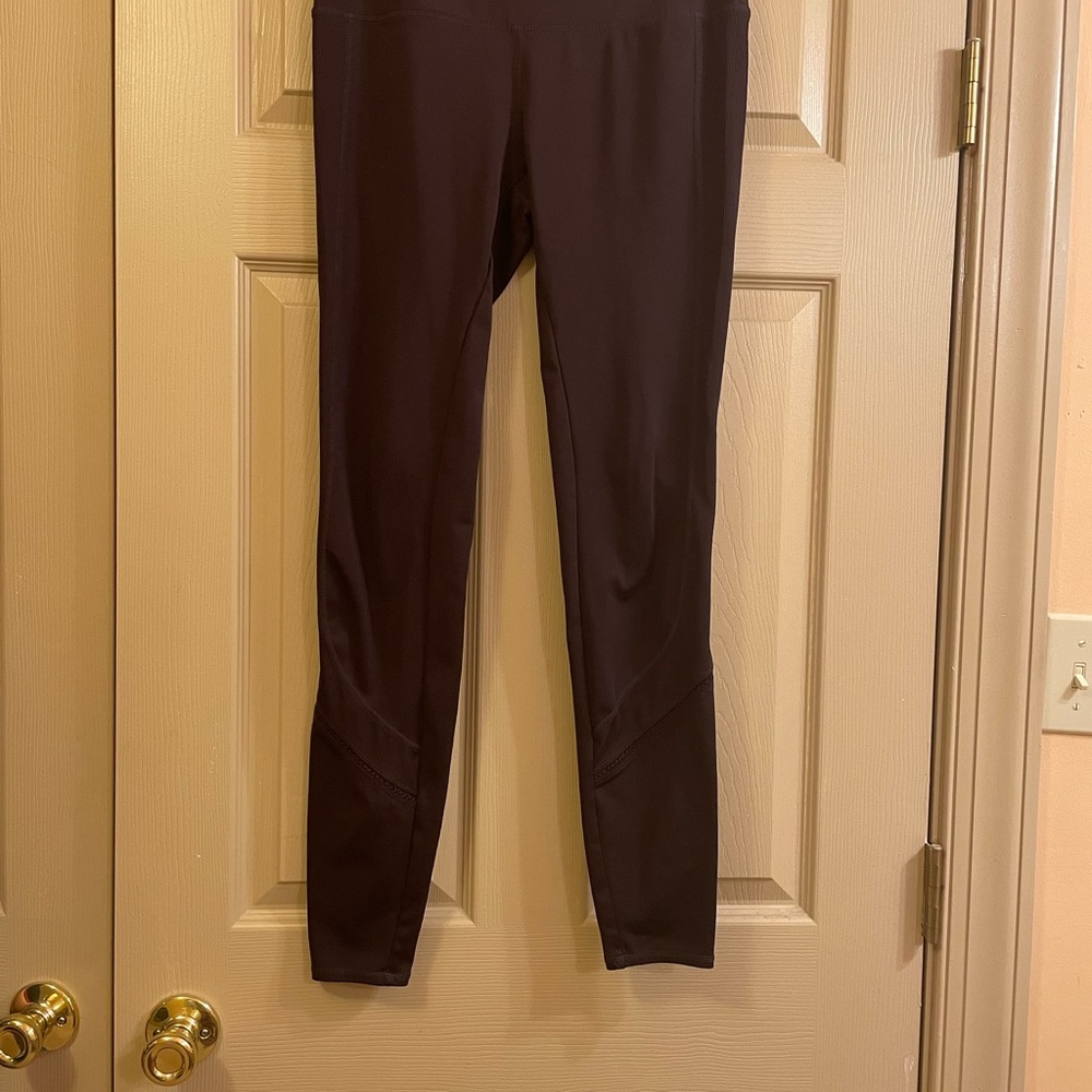 Tangerine High-Waisted Leggings in Plum‎ Color with Leg Detail, Size Small